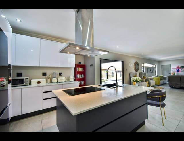 6 BEDROOM PROPERTY TO RENT IN SAVANNAH COUNTRY ESTATE